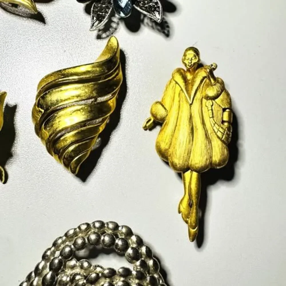 Unbranded curated piece